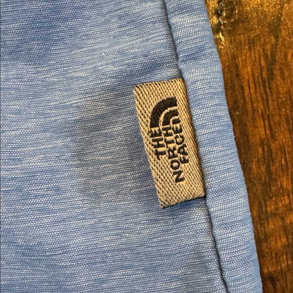 The North Face Sleeveless Button Down Shirt Size Large - Picture 5 of 5